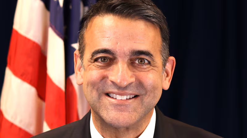 Headshot of Daniel Rosen.