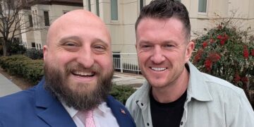 Trump Stooge ‘Honored’ to Meet With Convicted Far-Right Fraudster