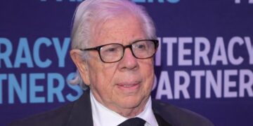Carl Bernstein Says Jeff Bezos Is ‘At Odds With’ Washington Post’s Democratic Mission Amid Layoffs