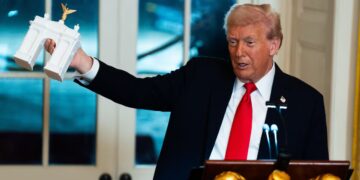 Trump’s Monstrous ‘Arc de Trump’ Triggers Terrifying Flight Fears