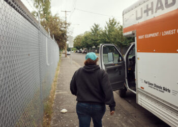 What states losing residents have in common