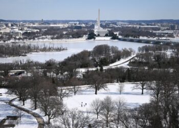 D.C. area school closings, delays and other changes for Monday