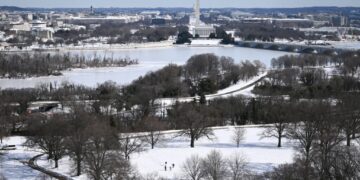 D.C. area school closings, delays and other changes for Monday