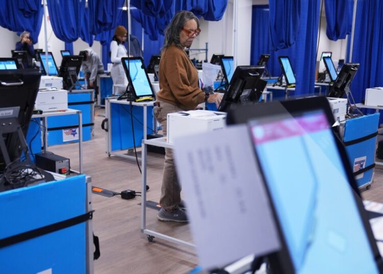 Republicans see a big opportunity in crowded Democratic primaries