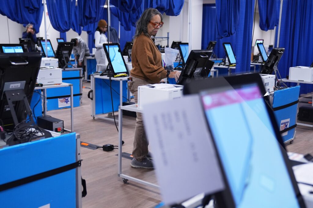 Republicans see a big opportunity in crowded Democratic primaries