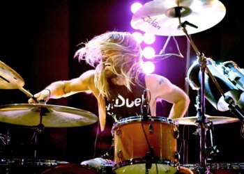 ‘Guess I’m Gonna Have to Take My Pants Off’: Foo Fighters Reminisce About Taylor Hawkins’ Stage Antics