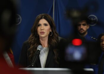 Federal officers in Minneapolis to start wearing body cams, DHS says