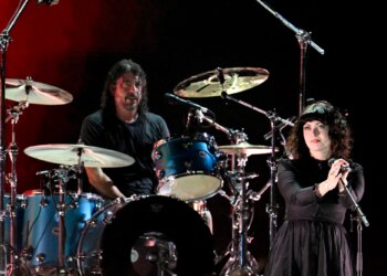 Dave Grohl Was ‘Totally Uninvolved’ With His Daughter Violet Signing a Record Deal, Says She Told Him Over Dinner Afterwards