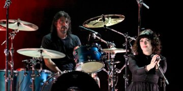 Dave Grohl Was ‘Totally Uninvolved’ With His Daughter Violet Signing a Record Deal, Says She Told Him Over Dinner Afterwards