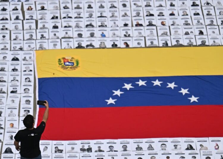 The Information Networks That Connect Venezuelans in Uncertain Times