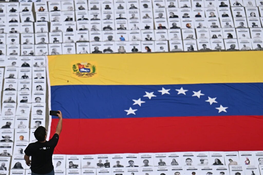 The Information Networks That Connect Venezuelans in Uncertain Times