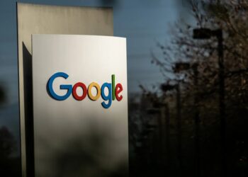 Over 800 Google Workers Urge Company to Cancel Any Contracts With ICE and CBP