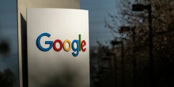 Over 800 Google Workers Urge Company to Cancel Any Contracts With ICE and CBP