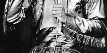 A Famous Comedian Destroyed Eddie Murphy’s Leather Suit From ‘Delirious’