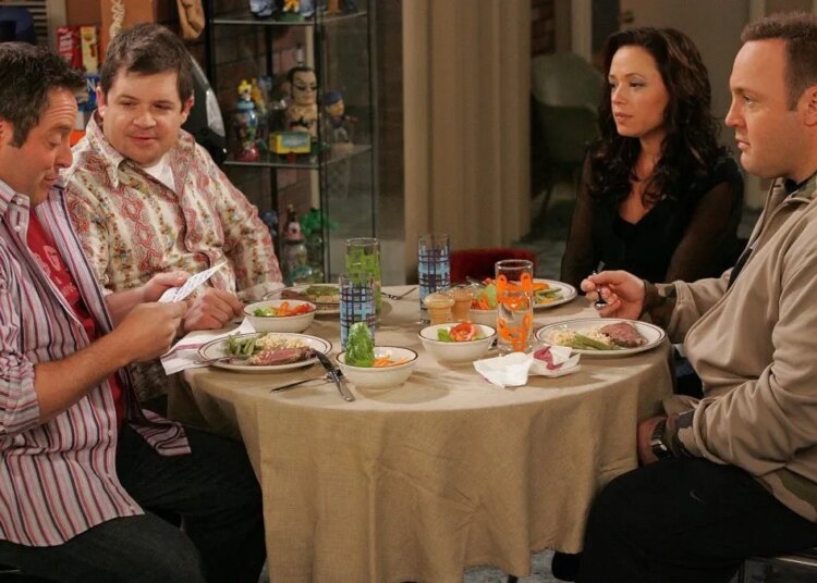 The ‘Eerie’ Time One ‘King of Queens’ Star Stood Perfectly Still for an Entire Scene