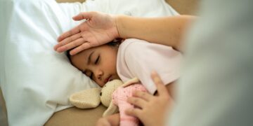 Should you feed a cold and starve a fever? Here’s what experts say.