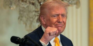 Trump Praises European Nation After Leader’s Clash With Hillary Clinton