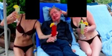 Stephen Hawking seen lounging between 2 bikini-clad women as scientist’s ties to Epstein return to spotlight