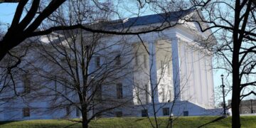 Va. Supreme Court paves way for Democrats to add four seats in Congress