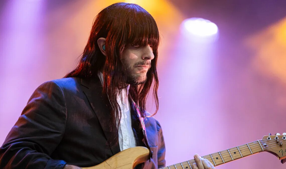 Khruangbin Guitarist Mark Speer Got Apprehensive Audiences to Clap With a Clever Video Game Trick