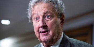 MAGA Senator Panics About Trump’s Plan for Key Issue as Midterms Loom