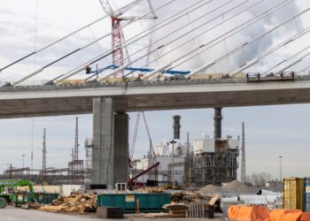 Trump threatens to block opening of bridge between U.S. and Canada