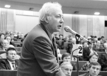 Roy Medvedev, Soviet Era Historian and Dissident, Is Dead at 100