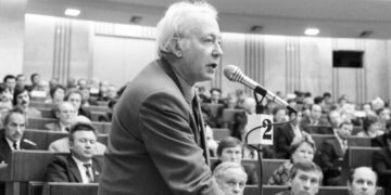 Roy Medvedev, Soviet Era Historian and Dissident, Is Dead at 100