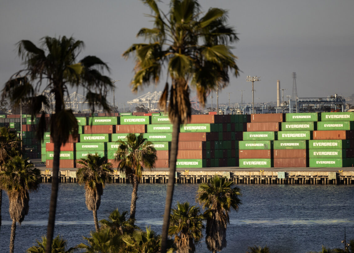 U.S. trade deficit remains high in 2025, despite Trump’s tariff policy