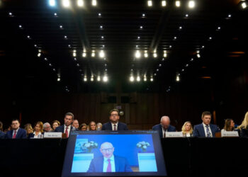 Congress Reins In Drug Middlemen in Effort to Lower Prescription Prices