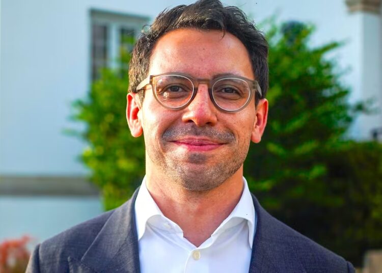 MAGA Candidate Begs for Cash to Campaign to Women on Tinder