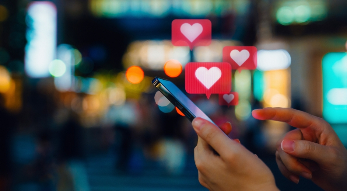 People Are Bringing Their AI Lovers to This NYC Café