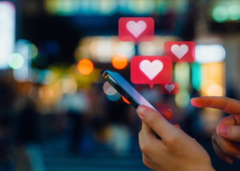 People Are Bringing Their AI Lovers to This NYC Café