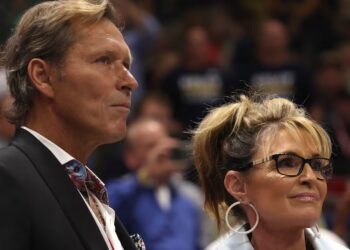 Sarah Palin Tends to NHL Boyfriend After Cancer Diagnosis
