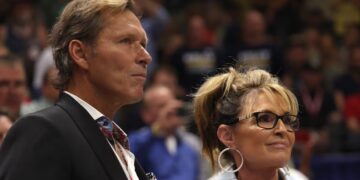 Sarah Palin Tends to NHL Boyfriend After Cancer Diagnosis