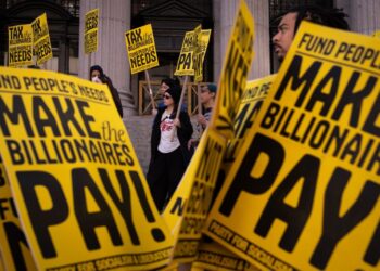 Trump is making voters uneasy. Democrats are pushing them away.