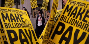 Trump is making voters uneasy. Democrats are pushing them away.