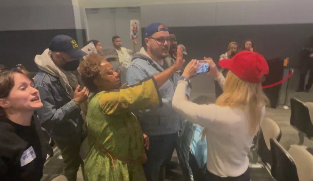 Mayor must end mob rule at police commission