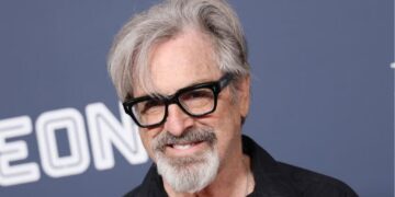 Robert Carradine, ‘Revenge of the Nerds’ and ‘Lizzie McGuire’ Star, Dies at 71