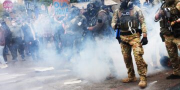 Apartment near ICE center sues agency for making tenants’ lives unbearable