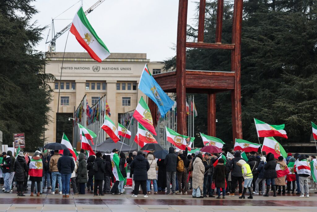 U.S. and Iran resume nuclear talks amid heavy military buildup