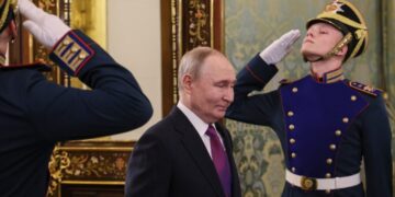 Epstein built ties to Russians and sought to meet Putin, files show