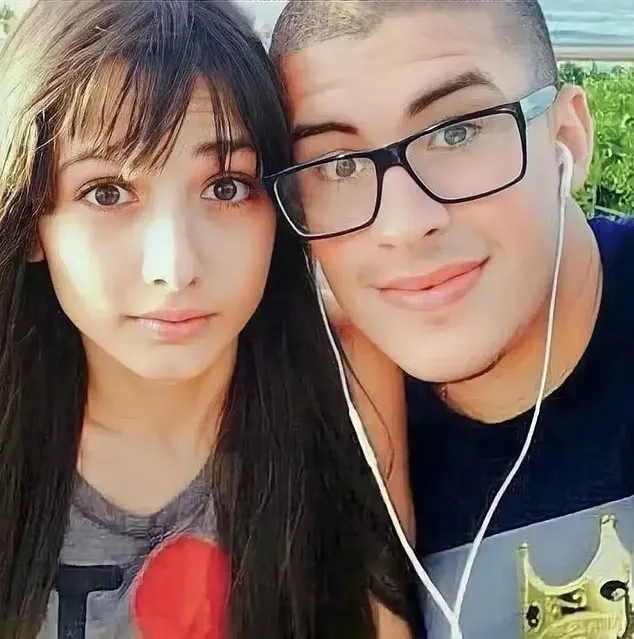 Carliz De La Cruz Hernández and Bad Bunny (Benito Antonio Martínez Ocasio) posing together.