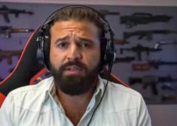 GOP candidate calls to ‘bring back smoking on airplanes’ as opponent battles affair claim