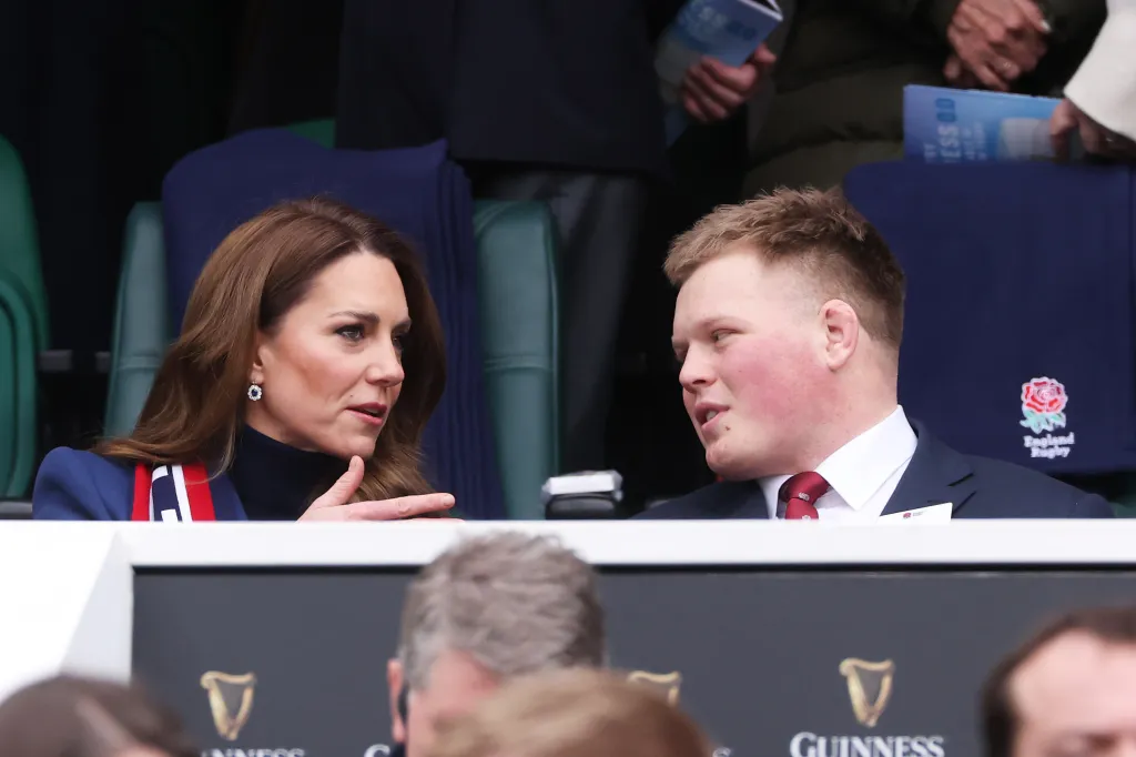 Catherine, Princess of Wales, talking with Fin Baxter of England rugby.