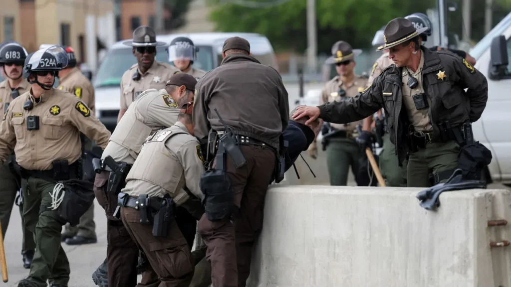 Conservative sounds alarm on under-the-radar Trump move to pay off cops to assist ICE