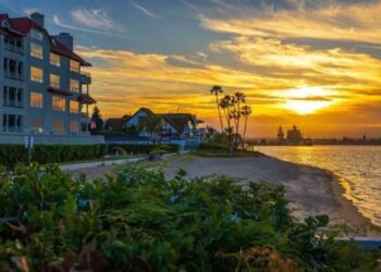 Hotel tells sandcastle artist to pound sand over Mark Twain quote deemed ‘too political’