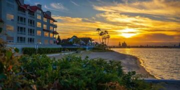 Hotel tells sandcastle artist to pound sand over Mark Twain quote deemed ‘too political’