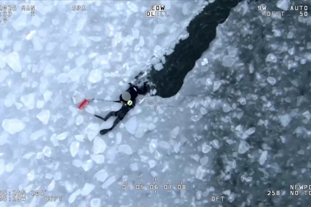 3 men rescued by NYPD after falling through ice in waters off NYC, dramatic video shows