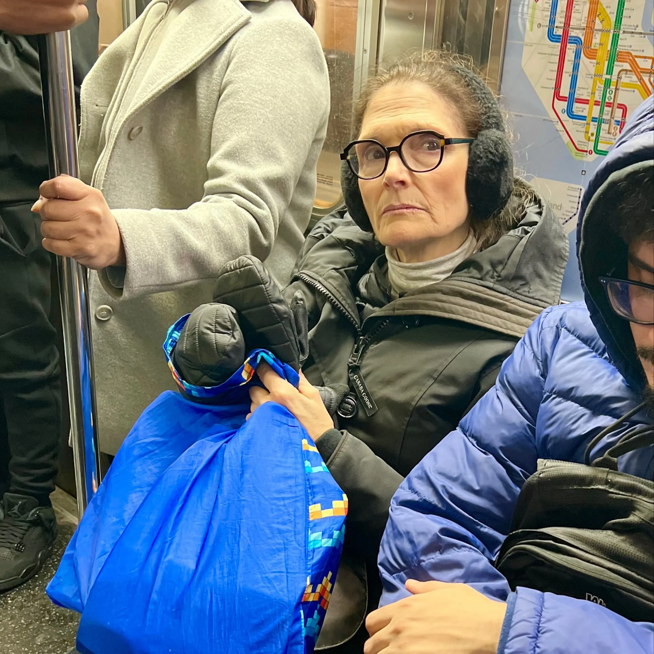 The actress appeared to go unnoticed. 